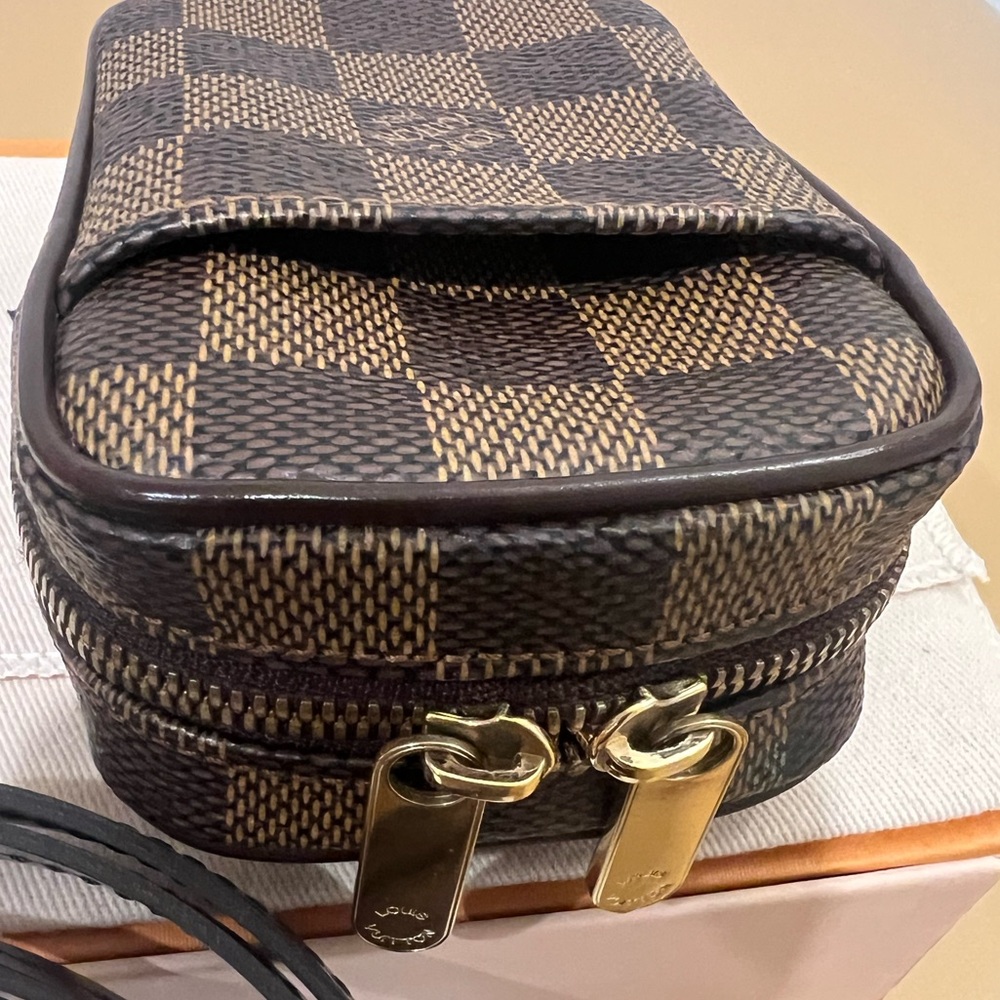 Louis Vuitton Etui Okapi Camera Case Damier PM. - Picture 9 of 11